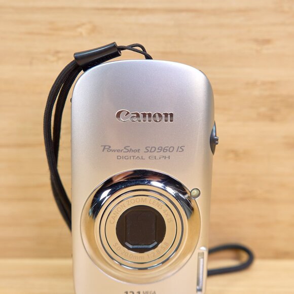 Canon PowerShot SD960IS 12.1 MP Digital Camera, 4X Optical Zoom, Made in Japan - Picture 4 of 9